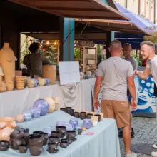 Zobacz zdjęcie: Ceramiczne naczynia z kobiecymi piersiami