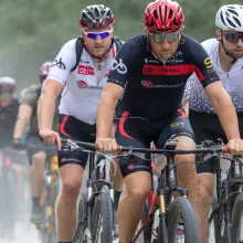 Zobacz zdjęcie: Rowerzyści w wyścigu