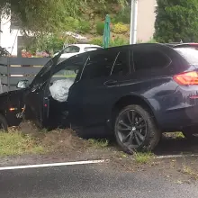 Zobacz zdjęcie: BMW wypadło z drogi w Dąbrowie Bolesławieckiej