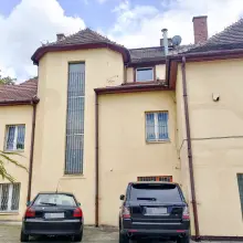 Zobacz zdjęcie: Modernistyczny budynek przy ul. Grunwaldzkiej nr 4 w Bolesławcu