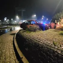 Zobacz zdjęcie: Auto na rondzie i podejrzany
