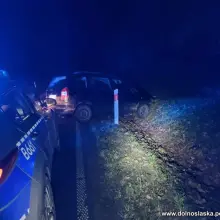 Zobacz zdjęcie: Znak i auto po pościgu