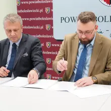 Zobacz zdjęcie: Podpisanie umowy na kompleksową termomodernizację Zespołu Szkół Technicznych i Przyrodniczych