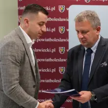 Zobacz zdjęcie: Podpisanie umowy na kompleksową termomodernizację Zespołu Szkół Technicznych i Przyrodniczych