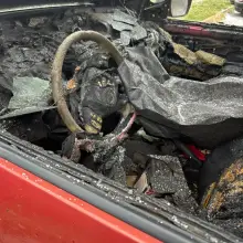 Zobacz zdjęcie: Spalone auto przy ul. Lubańskiej