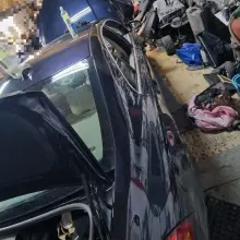 Zobacz zdjęcie: Ukradzione auto w warsztacie