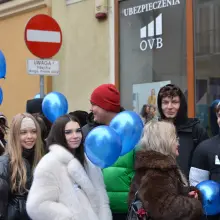 Zobacz zdjęcie: 100 dni do matury w Bolesławcu! Maturzyści zatańczyli poloneza w Rynku
