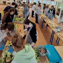 Переглянути фотографію: Волонтери на різдвяній зустрічі