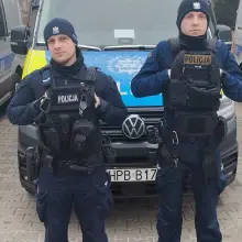 Zobacz zdjęcie: Policjanci i zdjęcia z A4