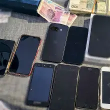 Переглянути фотографію: Затриманий, гроші та телефони
