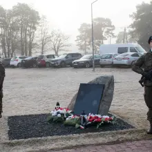 Zobacz zdjęcie: Złożenie hołdu poległemu żołnierzowi