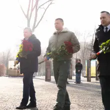 Переглянути фотографію: Вшанування пам’яті з нагоди 4-ї річниці нападу на Україну — Дніпропетровська область