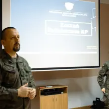 Zobacz zdjęcie: Młodzież z II LO w 23 Pułku Artylerii