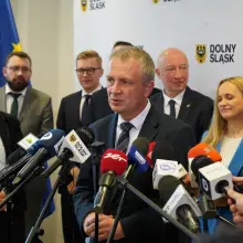 Zobacz zdjęcie: Podpisanie porozumienia ws. konsolidacji szpitali