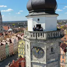 Zobacz zdjęcie: Amerykanie na wieży ratusza w Bolesławcu