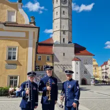 Zobacz zdjęcie: Amerykanie na wieży ratusza w Bolesławcu