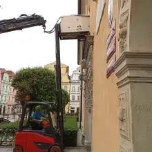 Переглянути фотографію: Великогабаритний предмет забрали з ратуші
