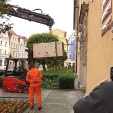 Переглянути фотографію: Великогабаритний предмет забрали з ратуші