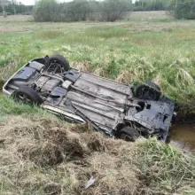 Zobacz zdjęcie: Auto po dachowaniu