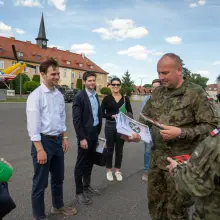 Переглянути фотографію: Незвичайні гості у військовій частині в Болеславці