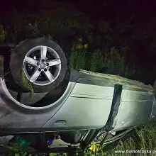 Переглянути фотографію: Автомобіль, зброя та підозрюваний