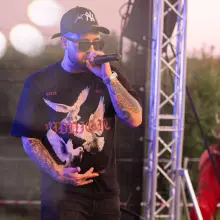 View photo: Rosiu on stage