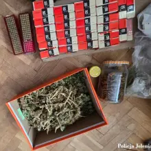 View photo: Firearms and drugs