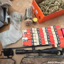 View photo: Firearms and drugs