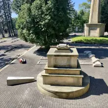 Переглянути фотографію: Зруйнували пам’ятник на кладовищі імені Кутузова