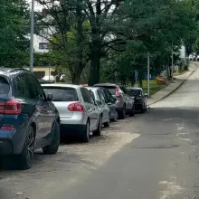 Переглянути фотографію: Дедалі більша проблема з паркуванням у районі лікарні
